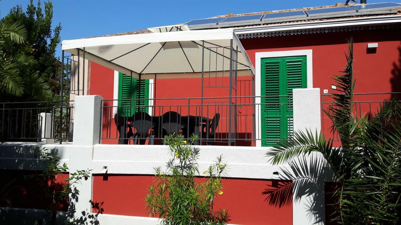 Giardino Labruto Apartment Messina Bagian luar foto